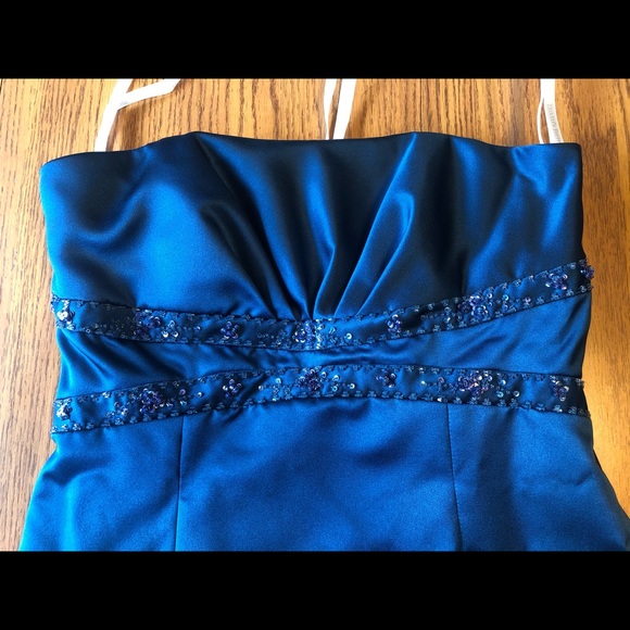 Sumptuous David’s Bridal Strapless Prom Gown - Picture 4 of 8